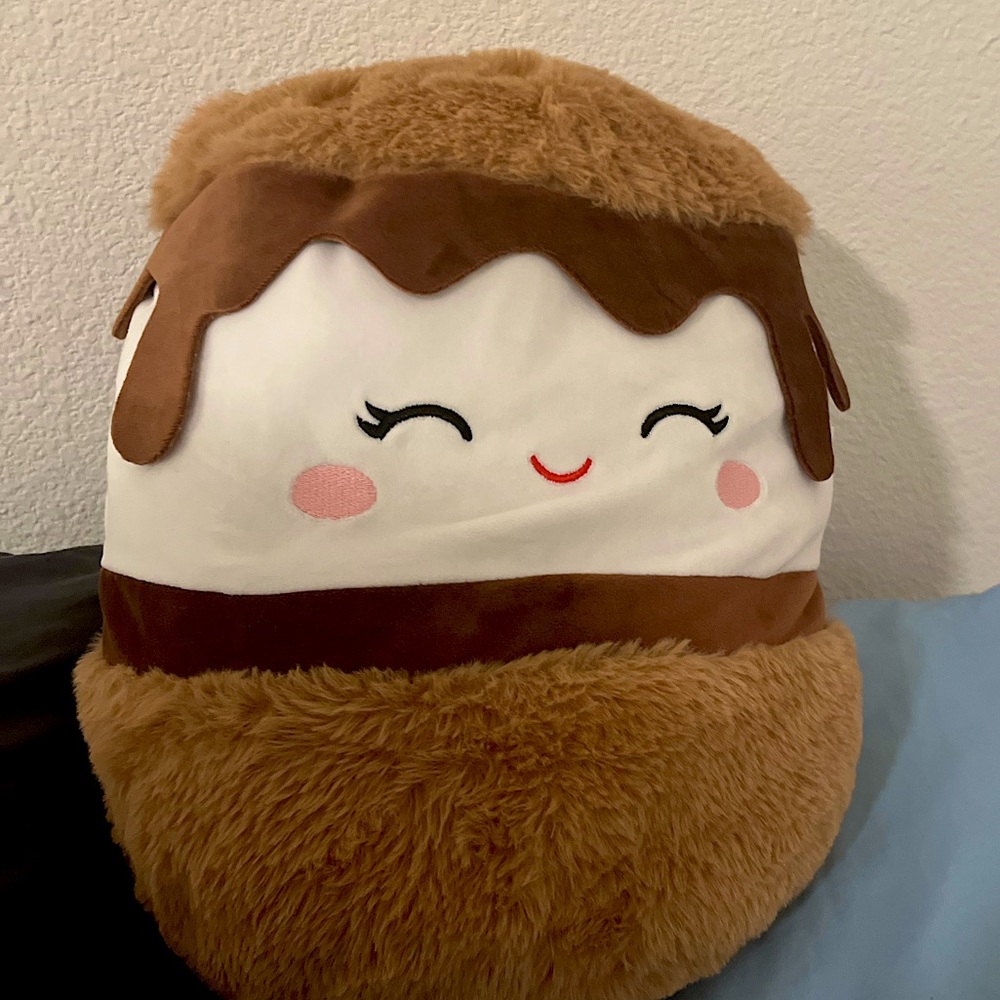 Carmelita squishmallow!